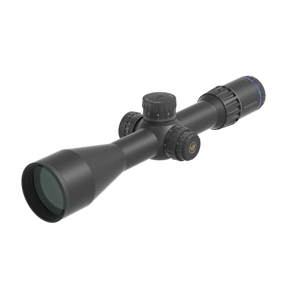 Seitliche Perspektive des Tauron 4-32x56 ED SFP Zielfernrohrs mit verstellbarem Turm und robustem Gehäuse für taktische Anwendungen.