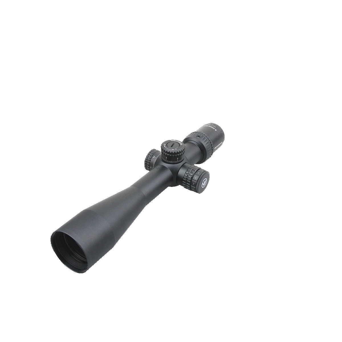 Seitliche Perspektive des Veyron 6-24x44 IR Zielfernrohrs mit verstellbaren Türmen und großem Objektiv für taktische Anwendungen.