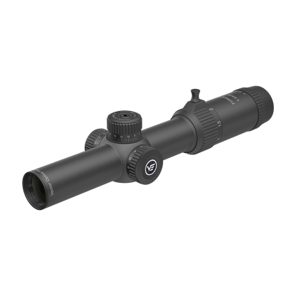 Forester 1–5×24 SFP Zielfernrohr in Schwarz mit taktischen Verstelltürmen und stufenlosem Zoom für präzise Jagdanwendungen.
