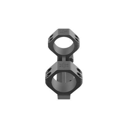 Frontansicht der Cantilever Dovetail Montage mit 30mm Ringen und X-ACCU Gravur, geeignet für taktische Zielfernrohrbefestigung.