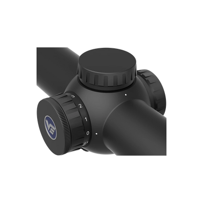 Detailansicht der Verstelltürme des Constantine 1-8x24 FFP von Vector Optics mit klarer Skala für Höhen- und Seitenverstellung.