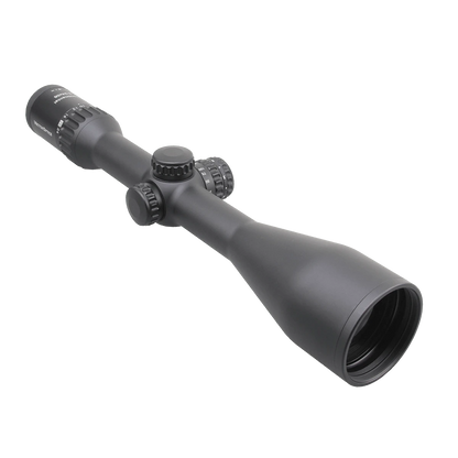 Schrägansicht des Vector Optics Continental x8 3-24x56 SFP mit robustem Gehäuse und fein einstellbaren Türmen für präzises Anvisieren.