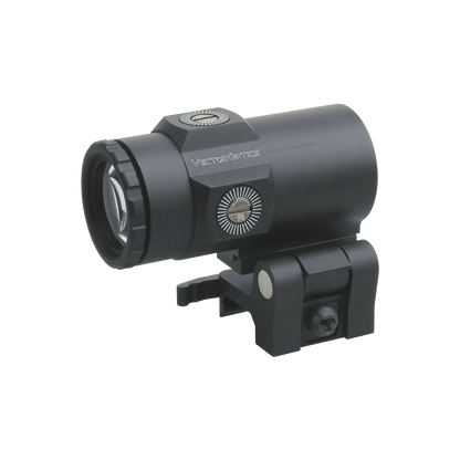 Detailansicht des 3x Magnifier Maverick-IV mit Flip-to-Side Mount, ideal für schnelle Zielerfassung bei mittleren Distanzen.