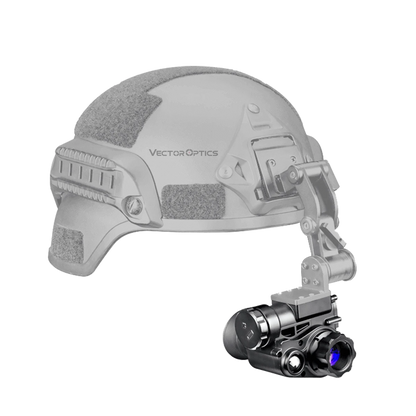 Owlset 1x18 Nachtsichtgerät montiert an taktischem Helm, zeigt perfekte Integration für freihändige Nutzung bei Nachtmissionen.