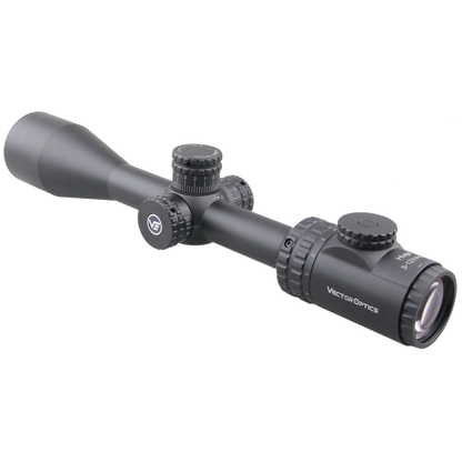 Seitliche Ansicht des Hugo 3–12×44GT SFP Zielfernrohrs mit klarer Beschriftung und robustem Gehäuse für präzises Schießen.