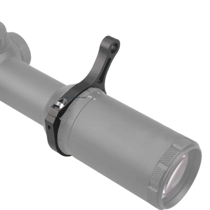Verstellring Zielfernrohr 42-47mm montiert für schnelles Zoom, robuster Aluminiumhebel für präzise Bedienung bei Jagdoptiken.