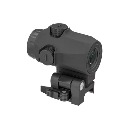 Seitliche Ansicht des Maverick-IV 3x22 Magnifier mit klappbarer Montage, perfektes Zubehör für Zieloptiken mit 70 mm Augenabstand.