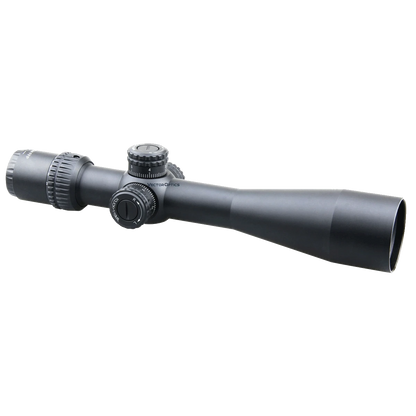 Veyron 6-24x44 FFP Zielfernrohr mit IPX4 Wasserschutz und fein einstellbaren Türmen, optimiert für taktische Anwendungen und Sportschützen.