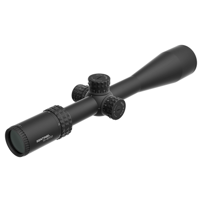 Seitliche Ansicht des Sentinel-X 10-40x50 Vector Optics Zielfernrohrs mit klar sichtbarer Vergrößerungsskala und taktischen Einstelltürmen.
