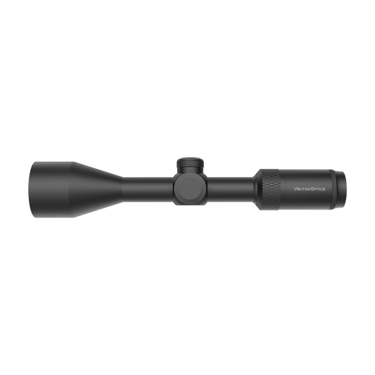 Matiz 3–9x50 SFP (SCOM-28) Zielfernrohr mit robustem Aluminiumgehäuse in Seitenansicht für Jagd und Sportschießen.