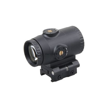 Detailansicht des 3x Magnifier Paragon von Vector Optics mit Flip-to-Side Halterung und wetterfestem Gehäuse für extreme Bedingungen.