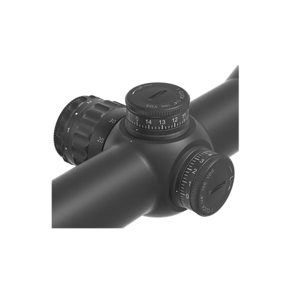 Detailansicht der taktischen Türme des Continental x6 3-18x50 Zielfernrohrs mit 75 MOA Verstellung und klarer Skalierung.