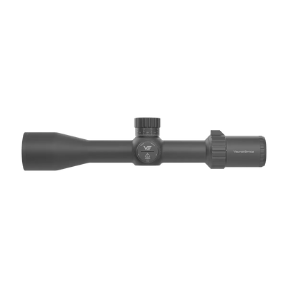 Tauron 6-24x50 HD Zielfernrohr - MIL FFP mit taktischem Höhen- und Seitenverstellturm für Long-Range-Schießen in Seitenansicht.