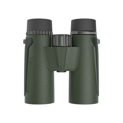 Seitliche Ansicht des Vector Optics Continental 10x42 ED Fernglases mit zentralem Fokussierrad und robustem Gehäuse.