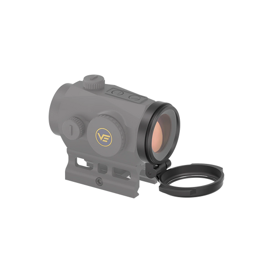 Linsenschutz Flip-Cap Scrapper montiert auf Maverick GenIII Optik. Schützt 28mm Objektiv zuverlässig vor Staub und Kratzern.